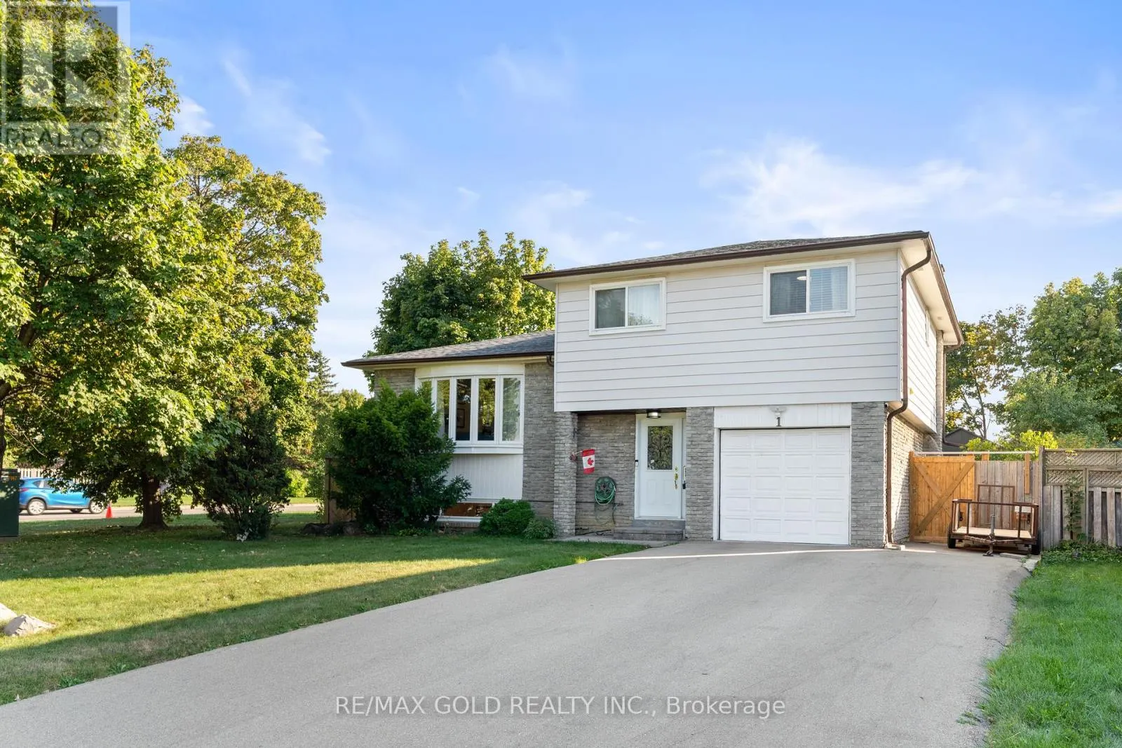 1 GREENBRIAR ROAD