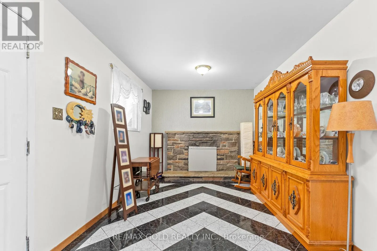 1 GREENBRIAR ROAD