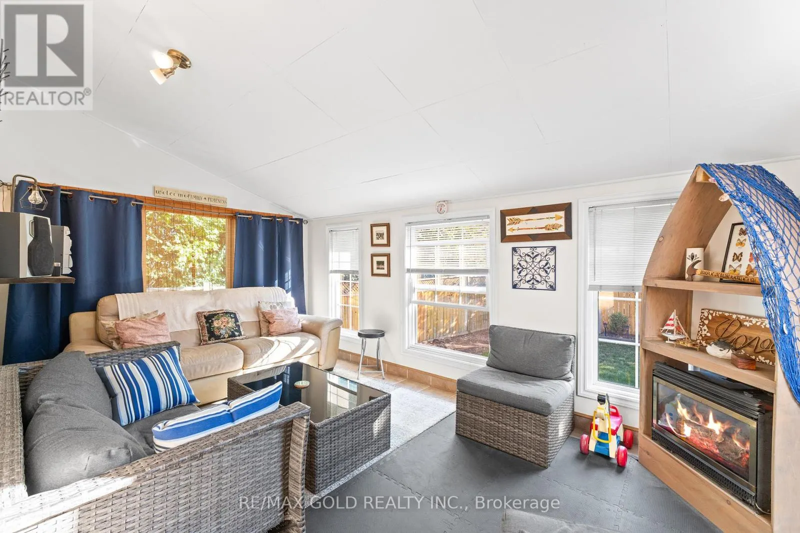 1 GREENBRIAR ROAD