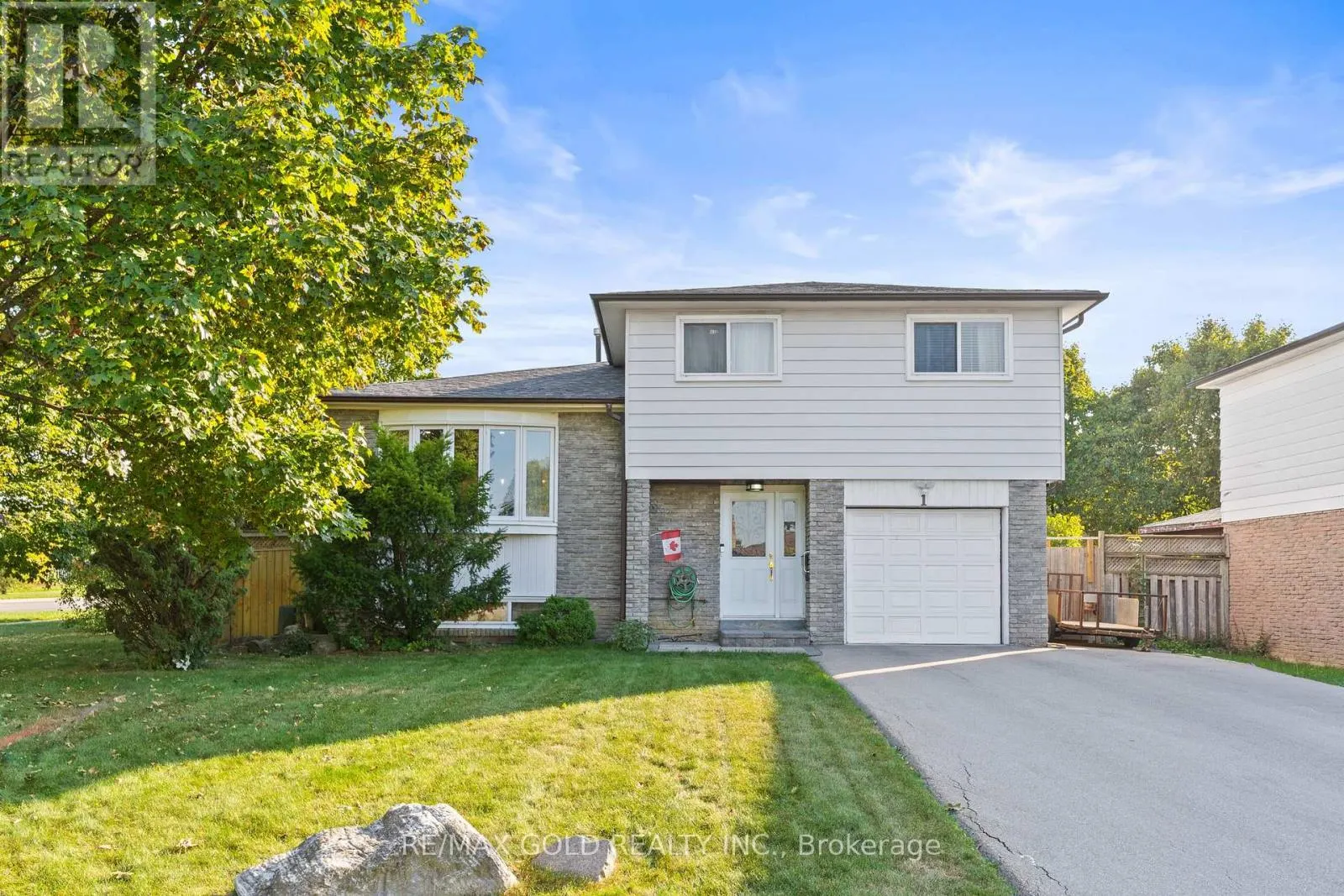 1 GREENBRIAR ROAD