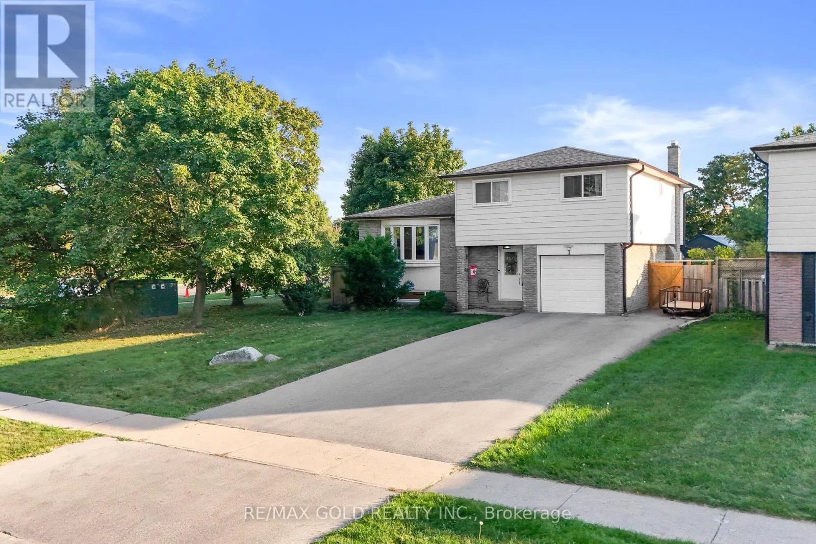 1 GREENBRIAR ROAD