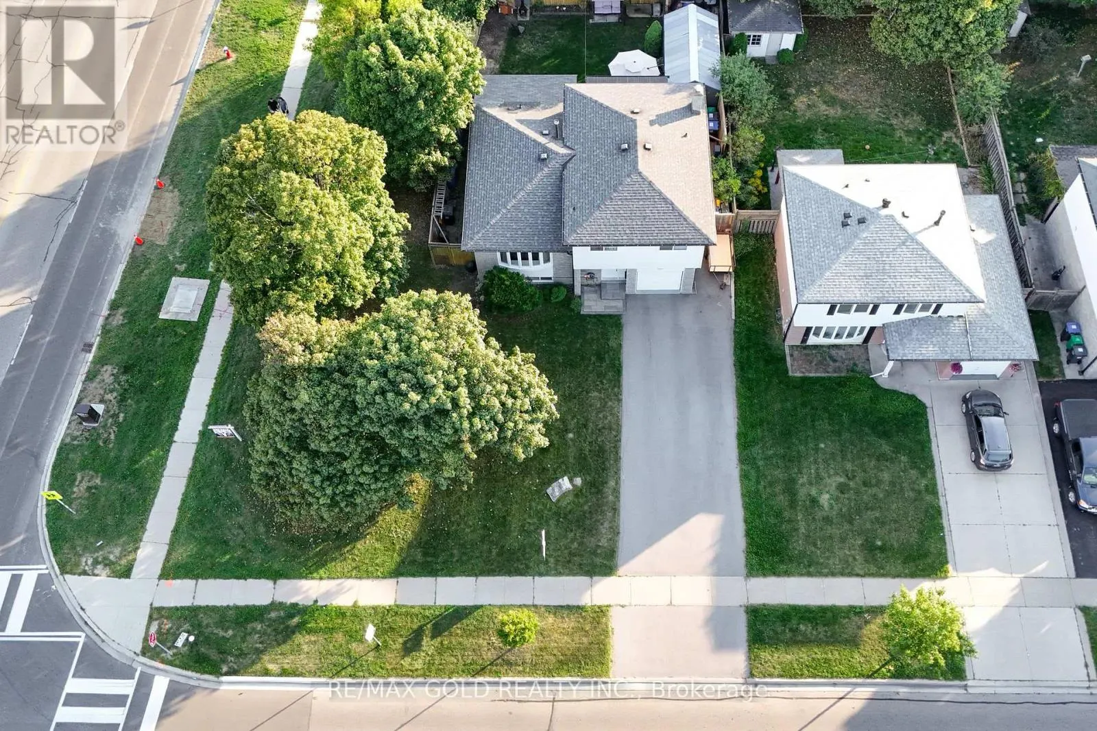 1 GREENBRIAR ROAD