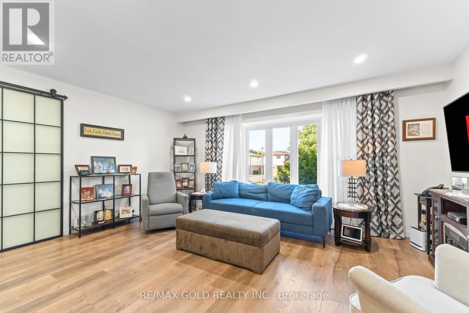 1 GREENBRIAR ROAD