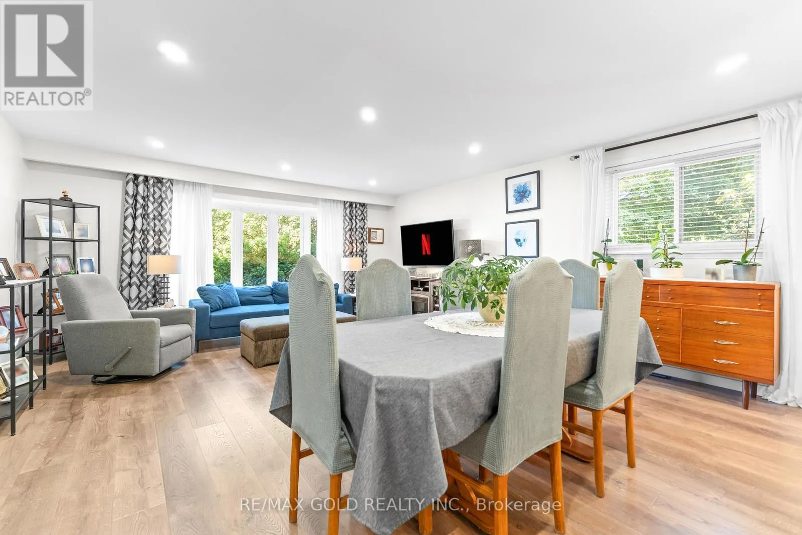 1 GREENBRIAR ROAD