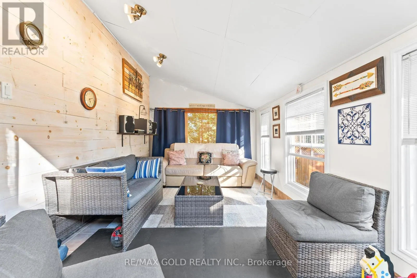 1 GREENBRIAR ROAD