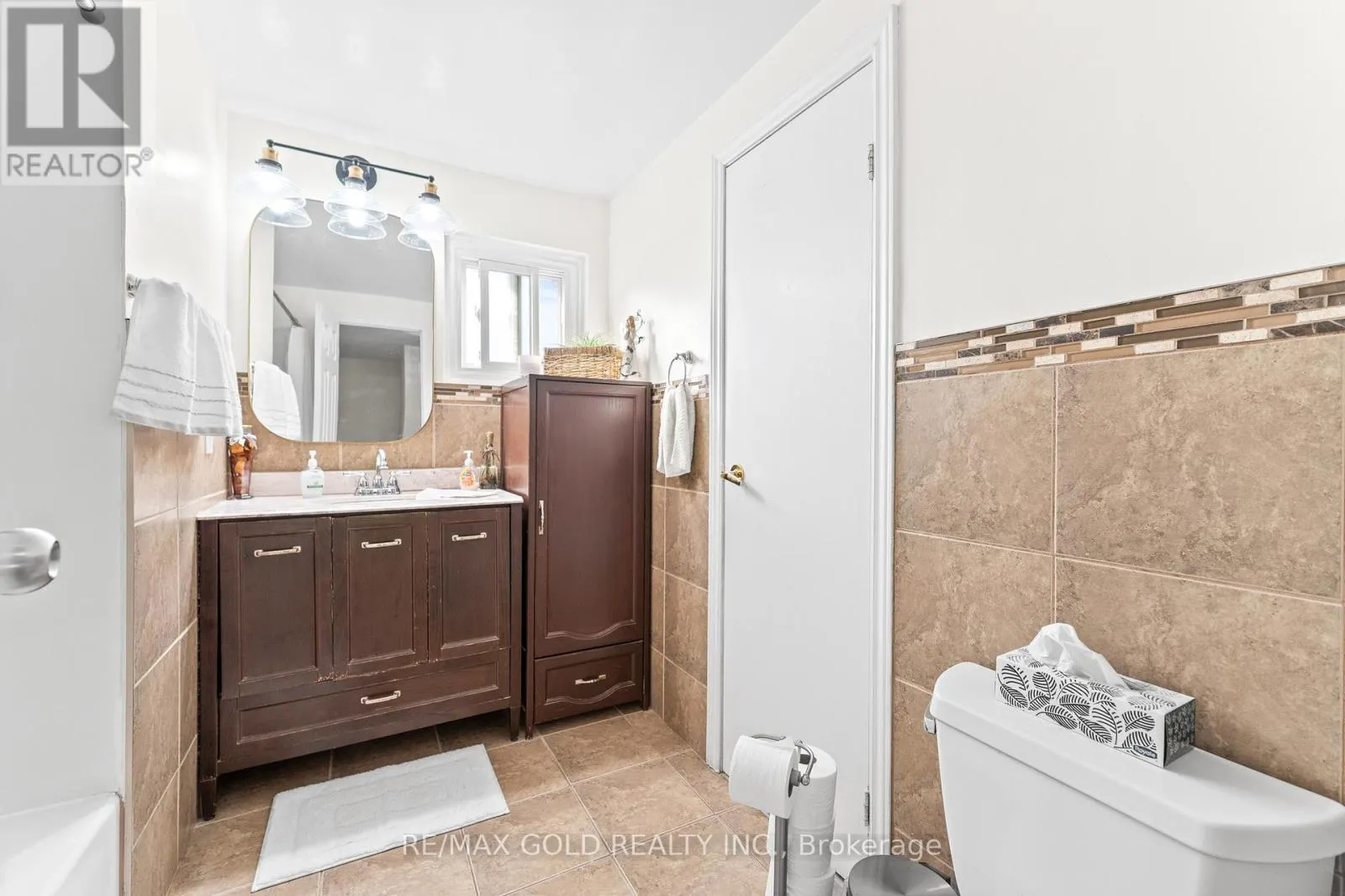 1 GREENBRIAR ROAD