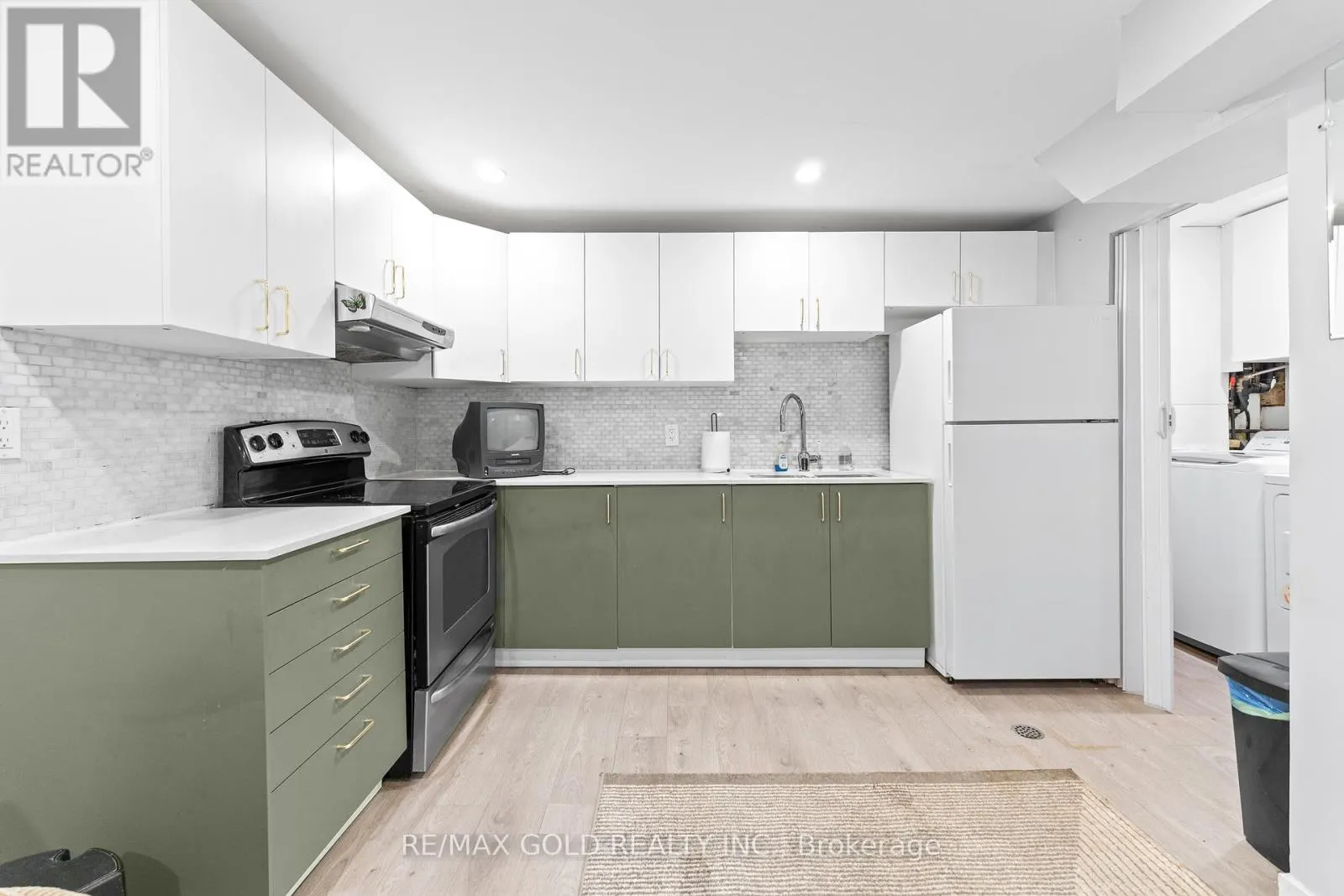 1 GREENBRIAR ROAD