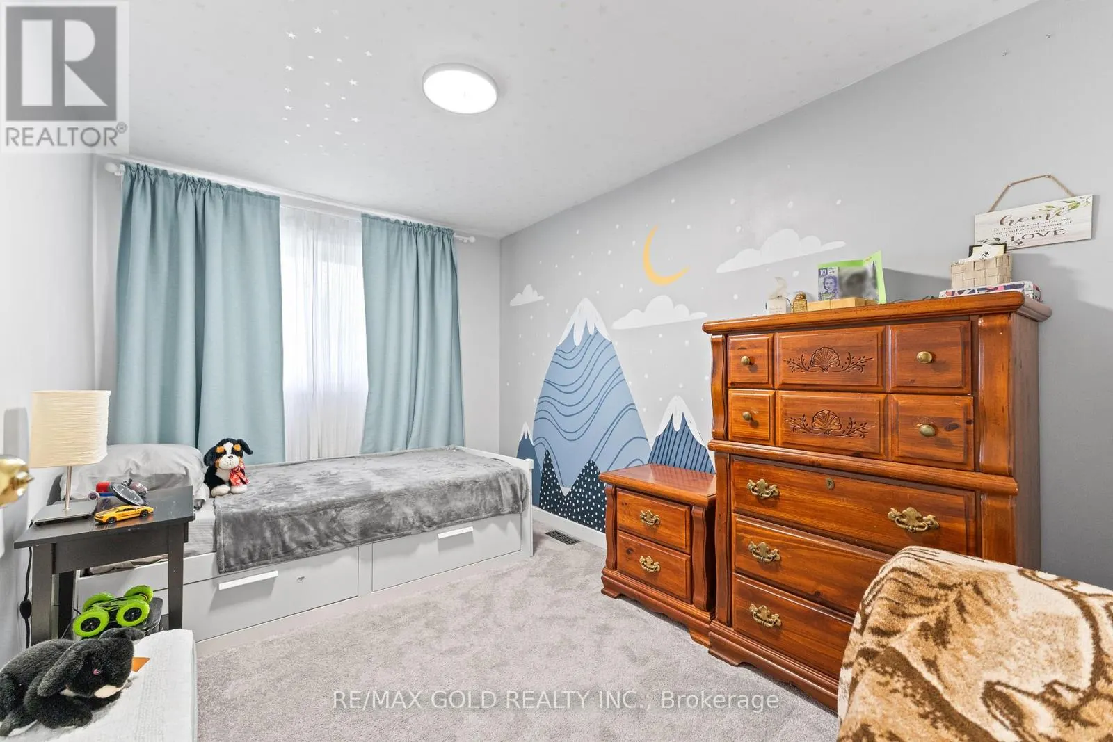 1 GREENBRIAR ROAD