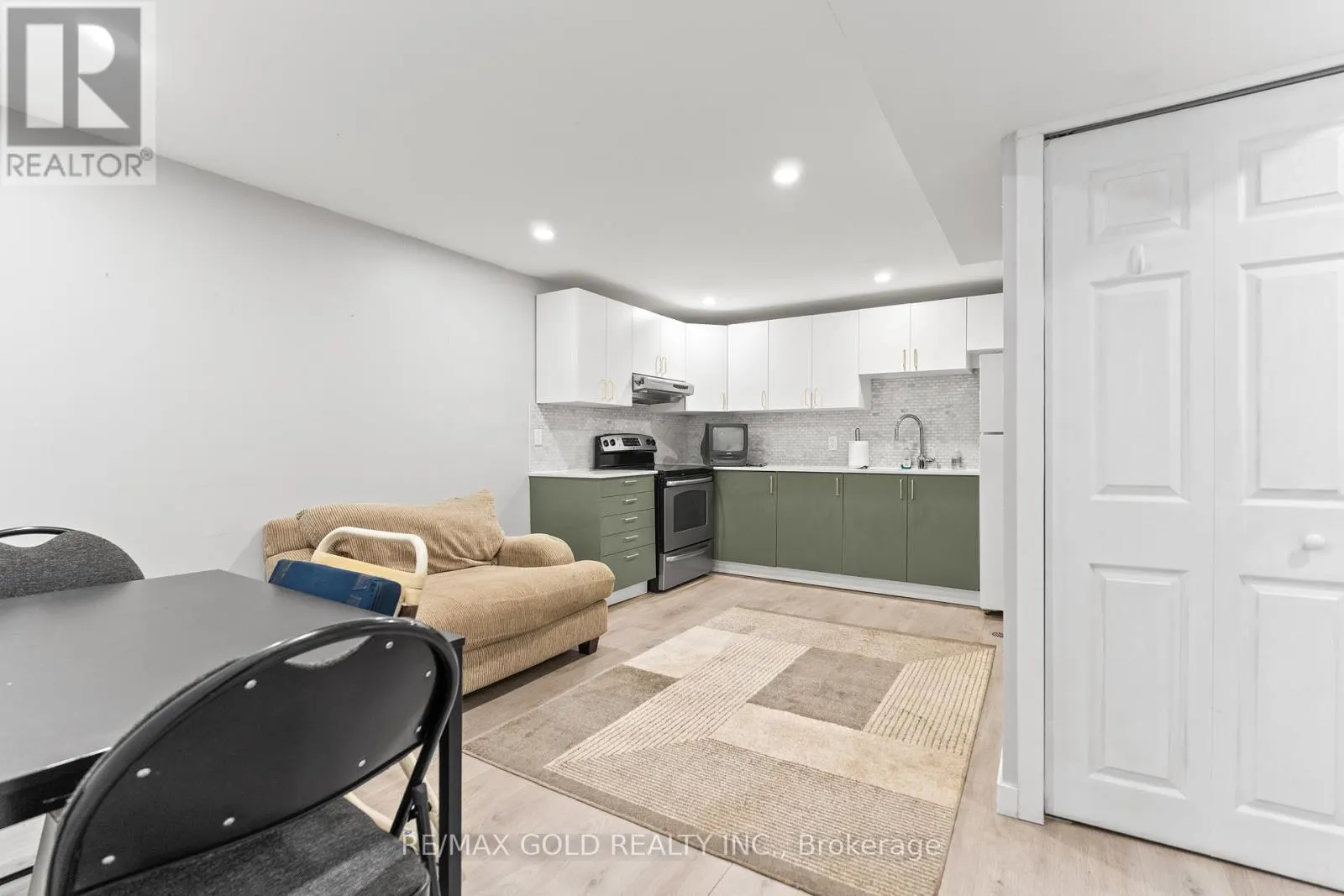 1 GREENBRIAR ROAD