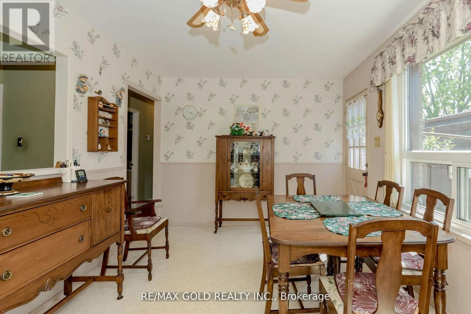 31 FALLINGDALE CRESCENT