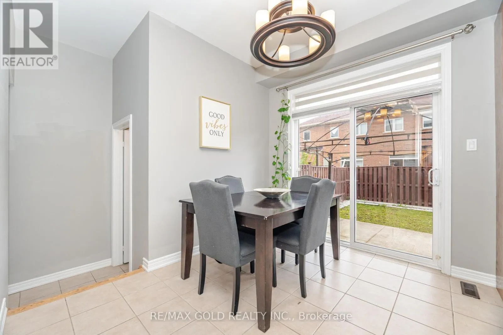 13 FAWSON COVE WAY W