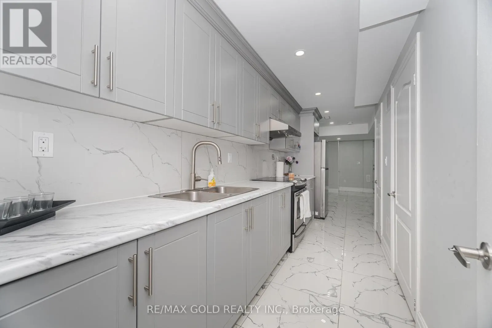 13 FAWSON COVE WAY W