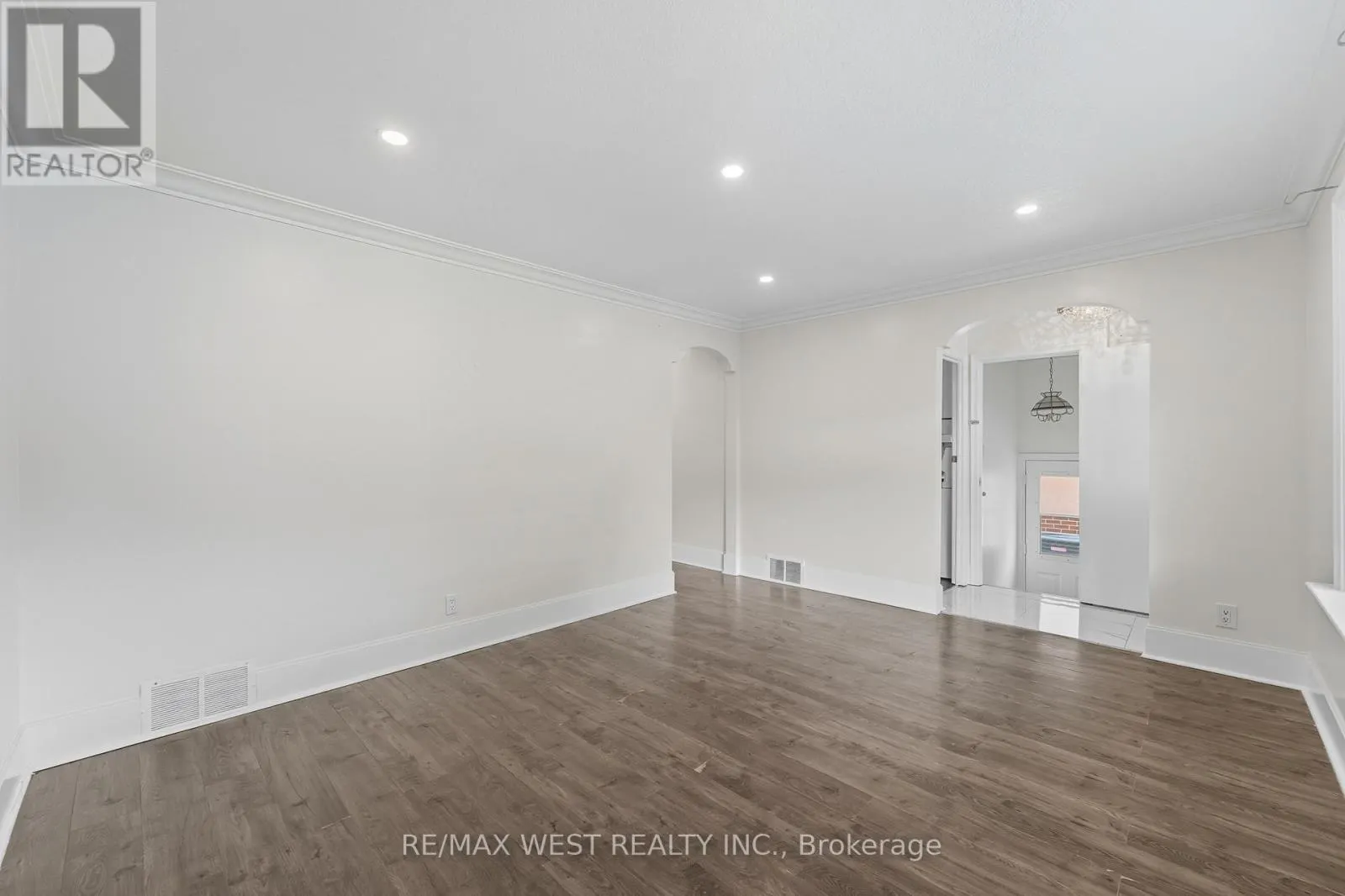 38 FELTHAM AVENUE