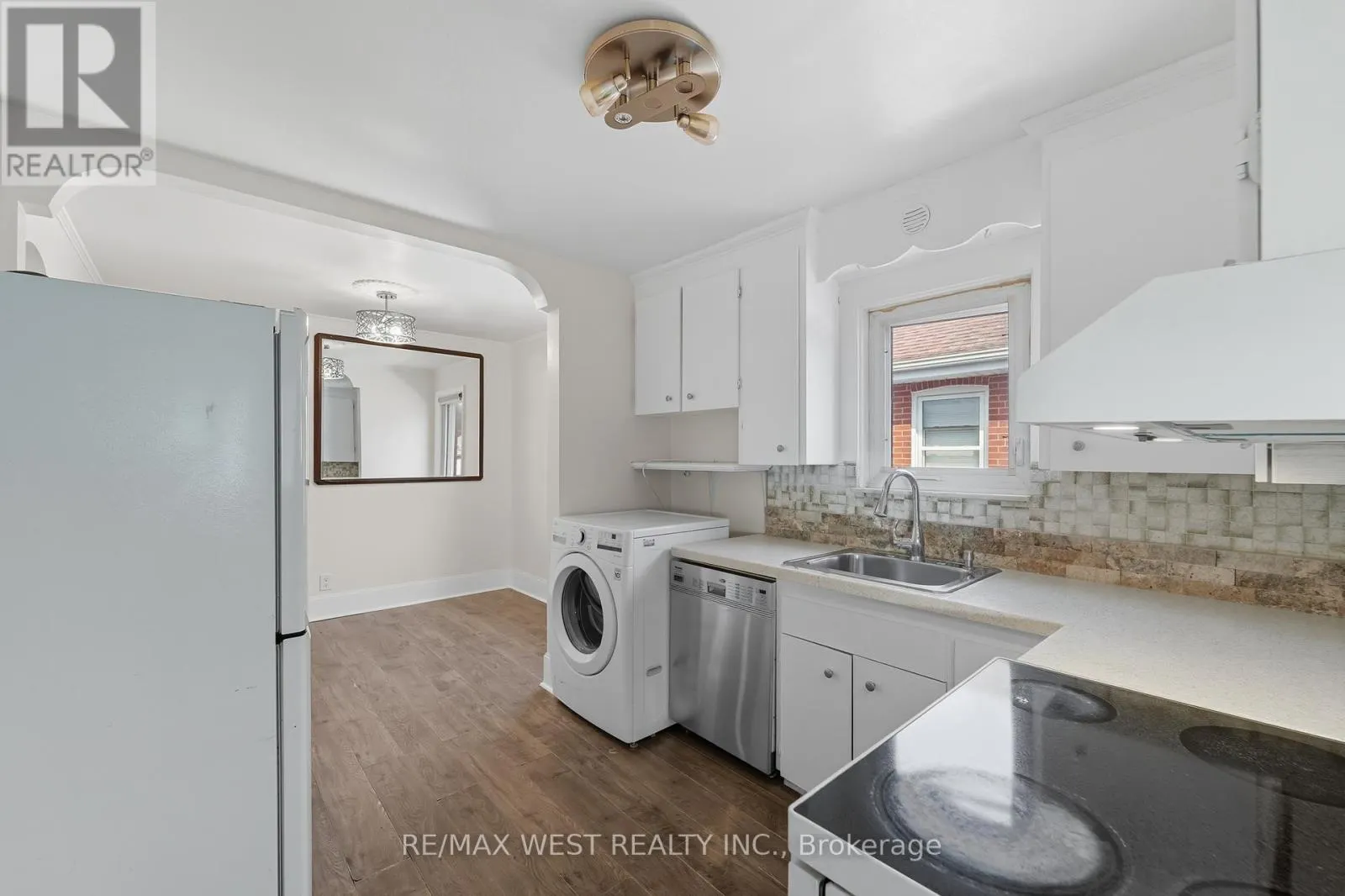 38 FELTHAM AVENUE