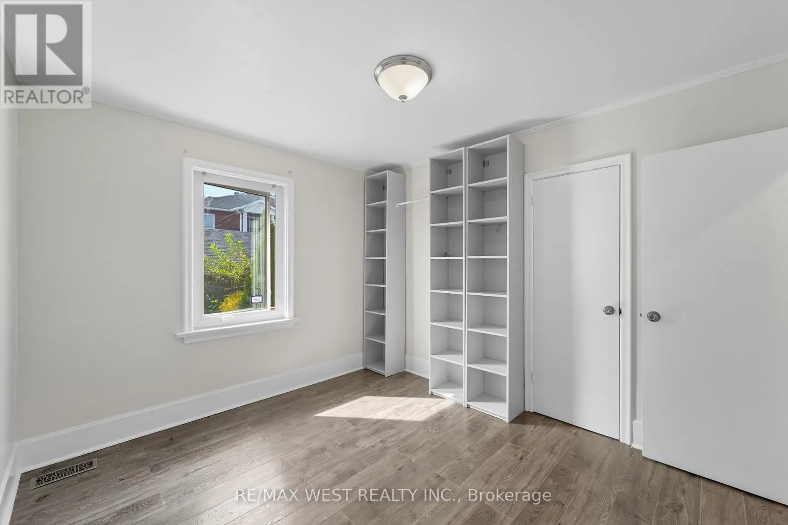 38 FELTHAM AVENUE