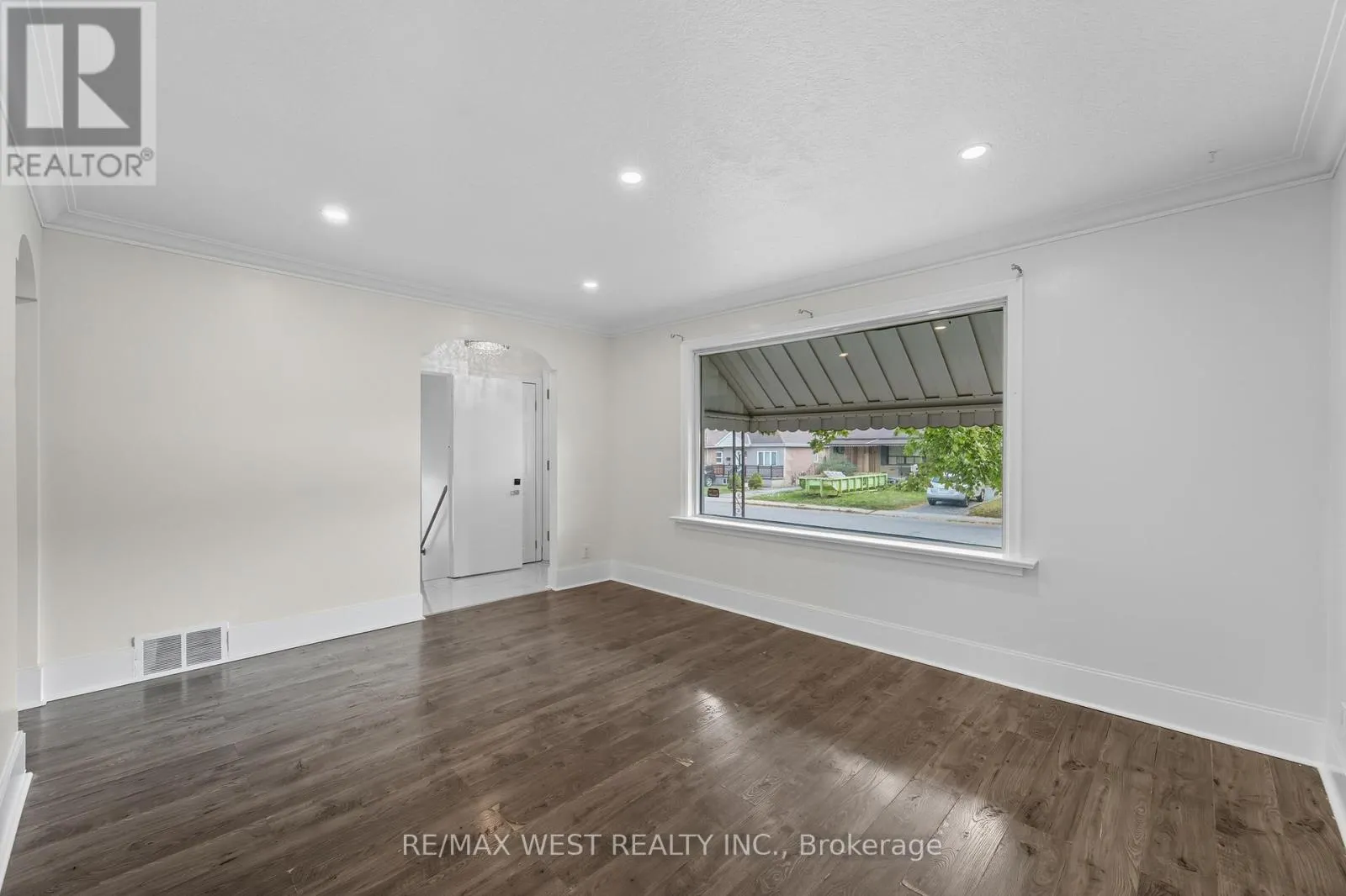 38 FELTHAM AVENUE