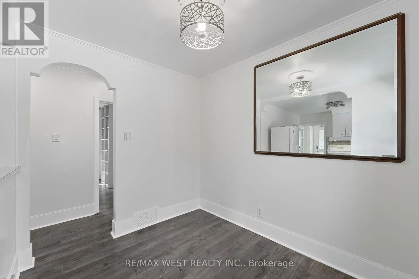 38 FELTHAM AVENUE
