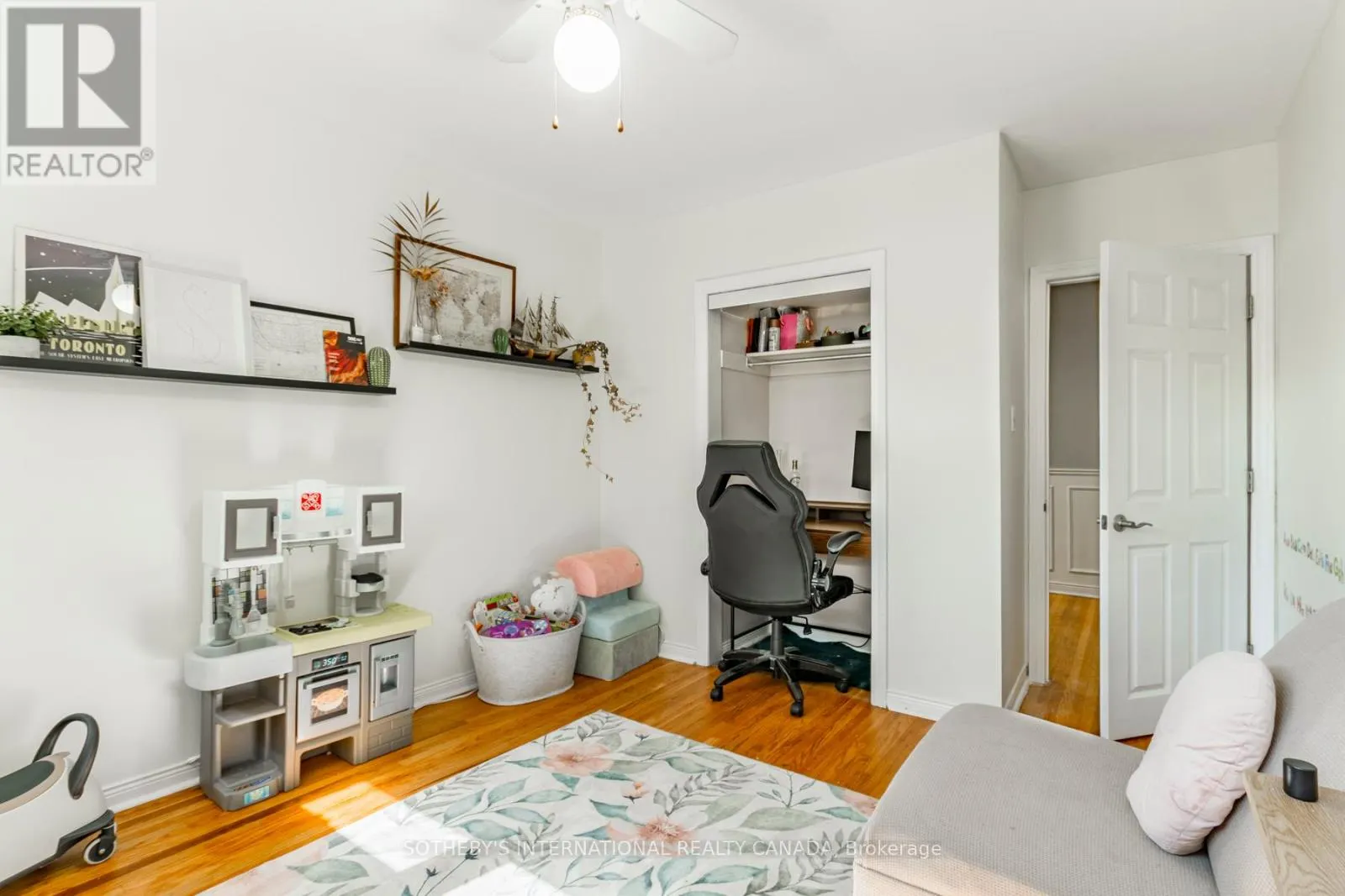 32 - 51 BROADFIELD DRIVE
