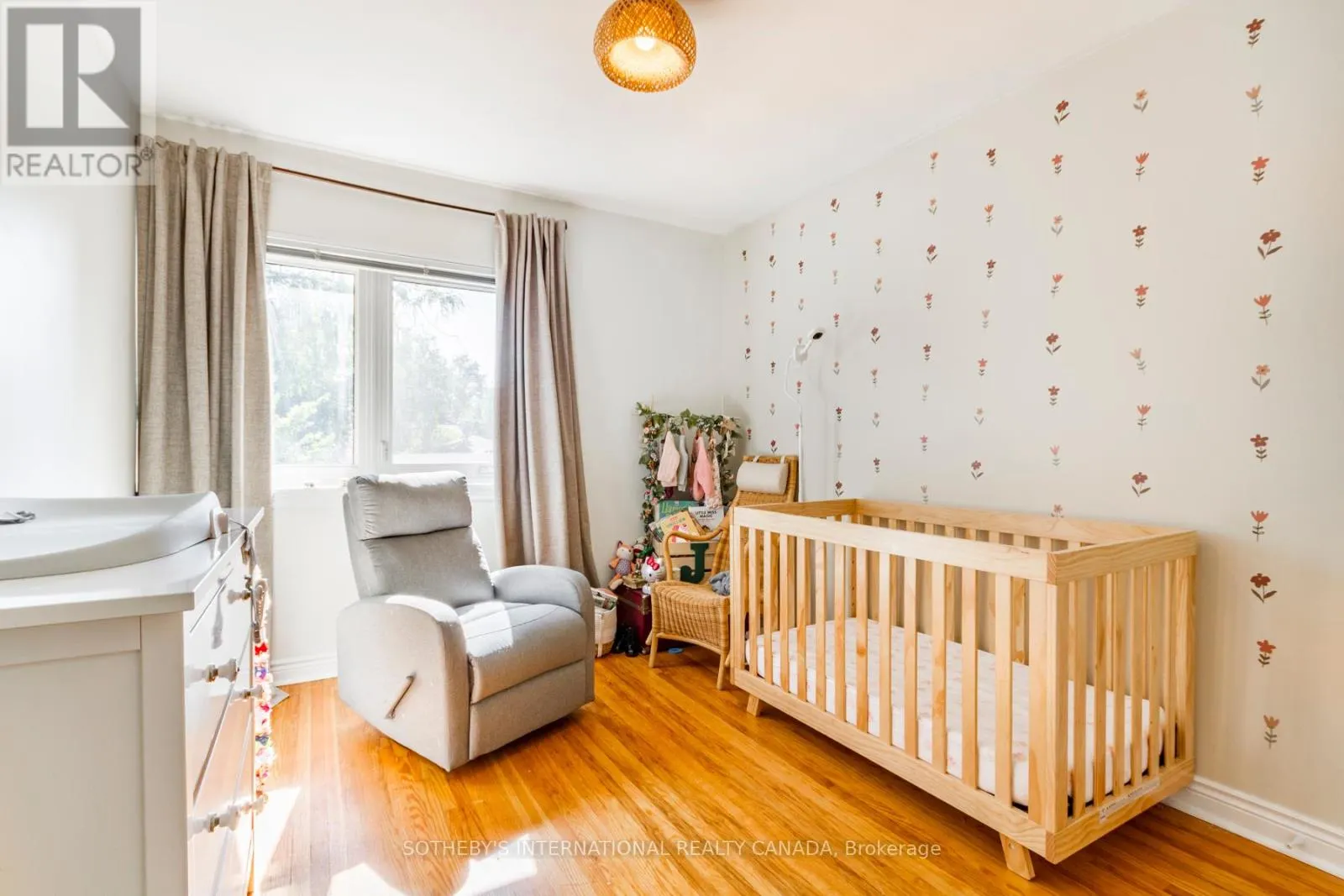 32 - 51 BROADFIELD DRIVE