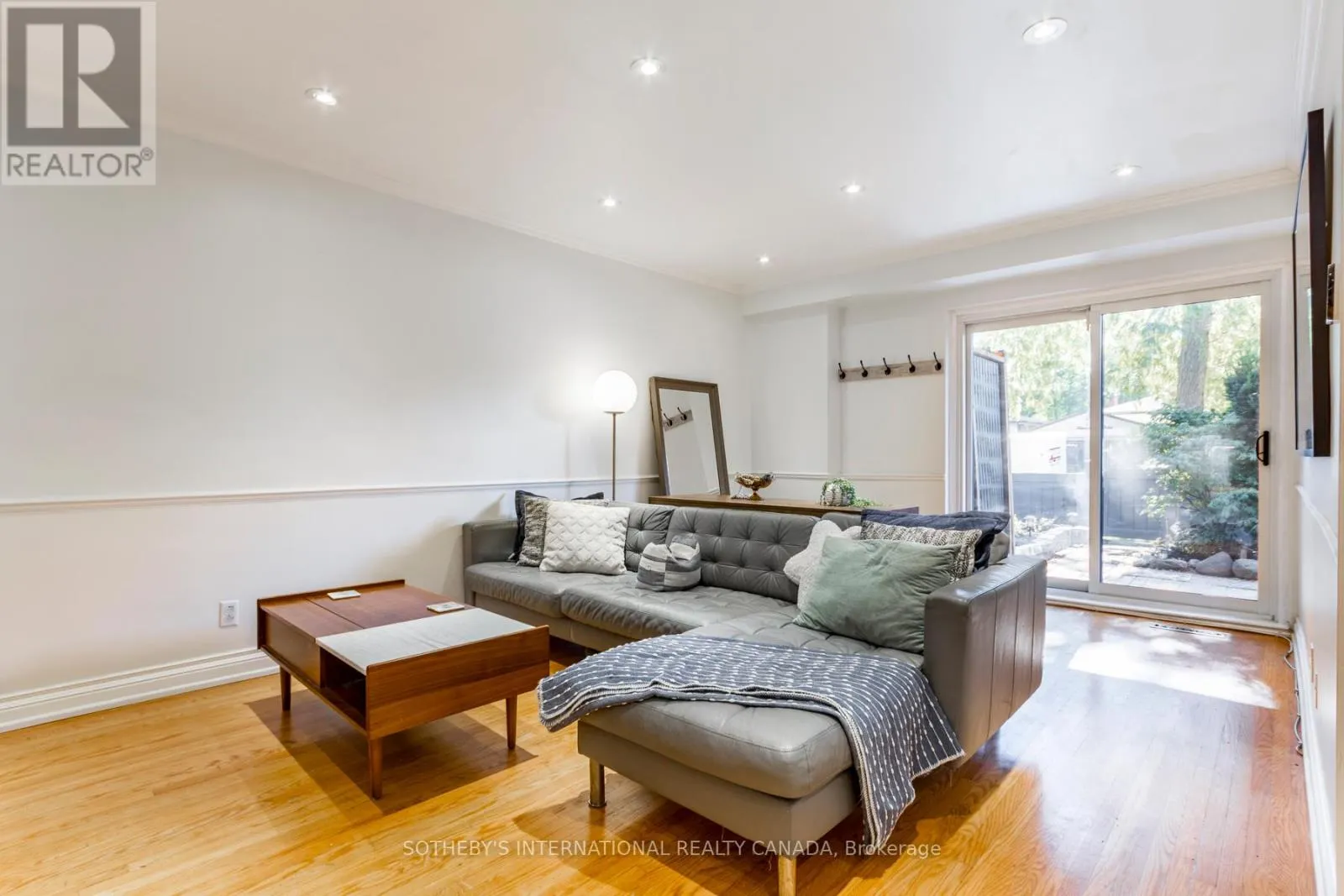32 - 51 BROADFIELD DRIVE