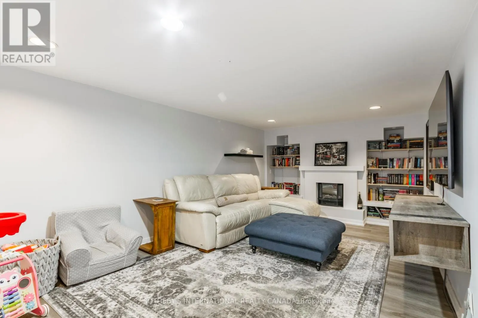 32 - 51 BROADFIELD DRIVE