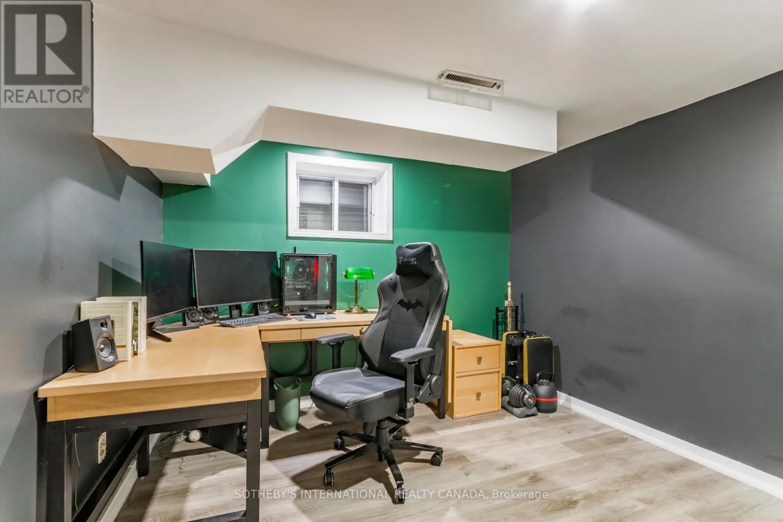32 - 51 BROADFIELD DRIVE