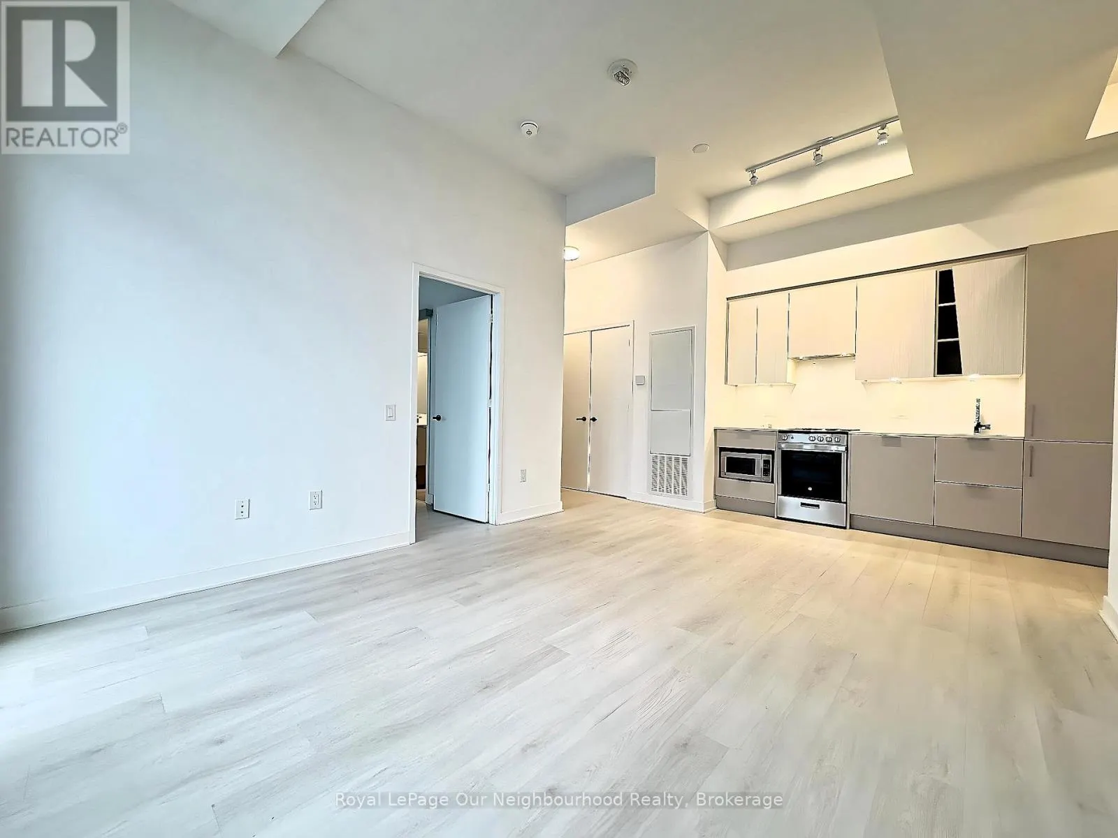 2405 - 3900 CONFEDERATION PARKWAY, #2405