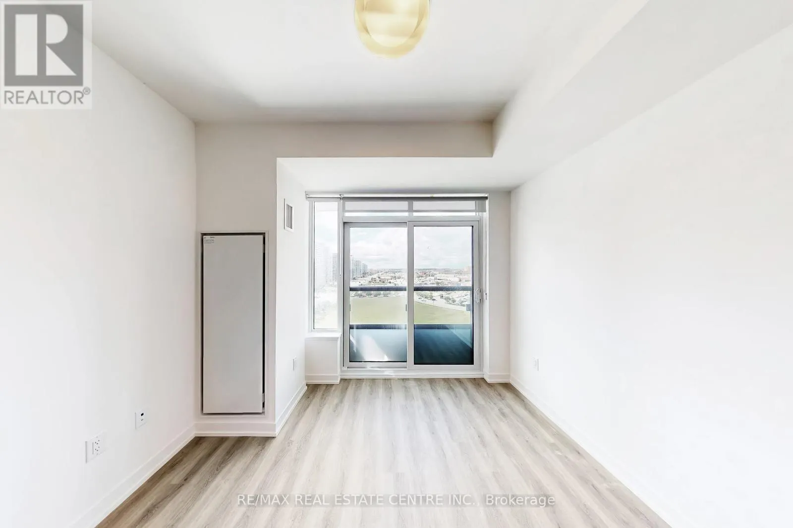 922 - 2485 EGLINTON AVENUE W
