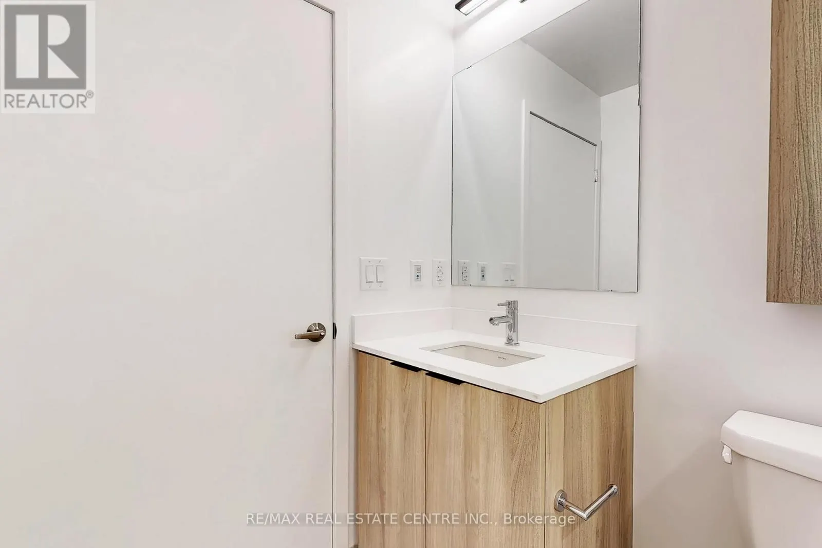 922 - 2485 EGLINTON AVENUE W