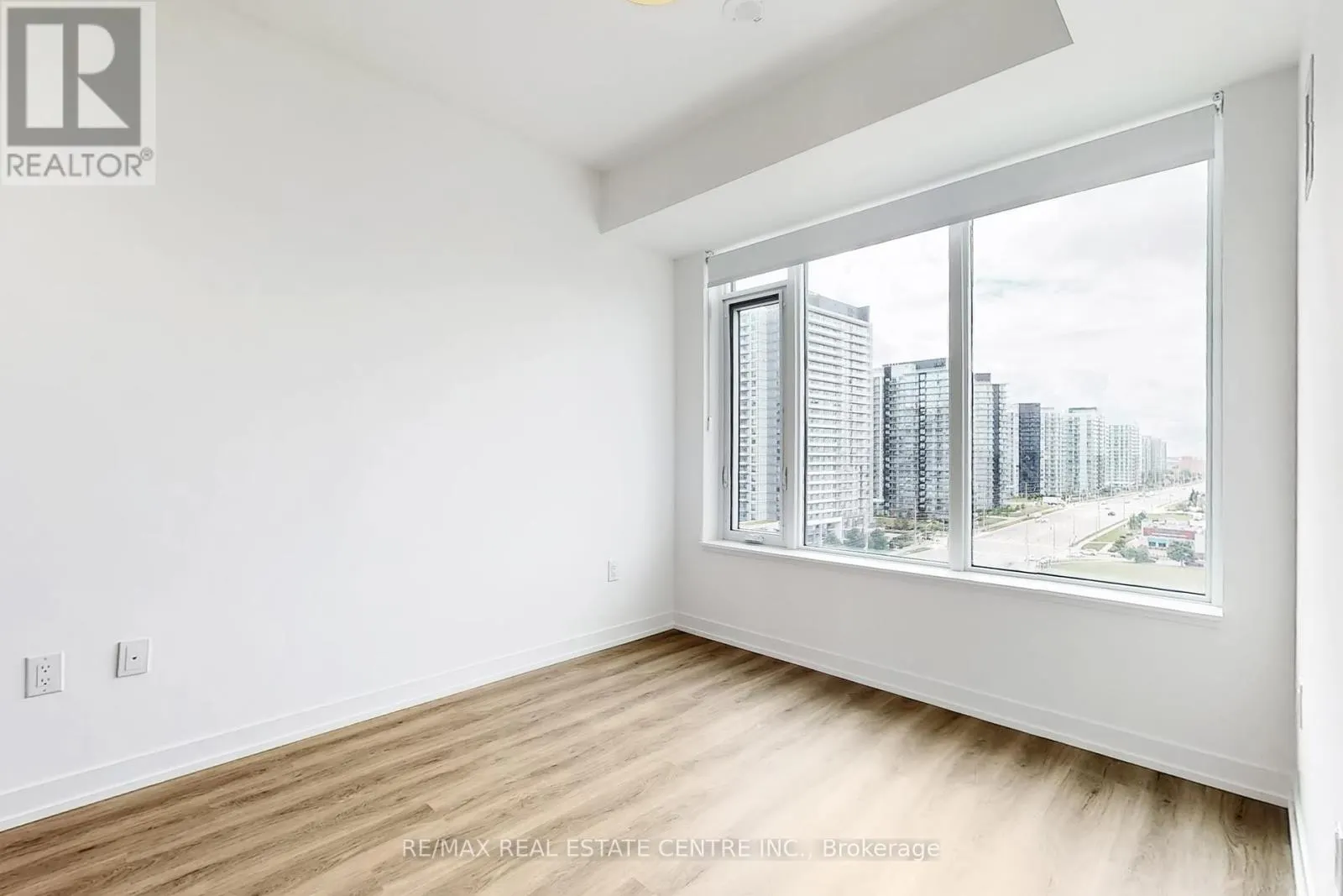 922 - 2485 EGLINTON AVENUE W