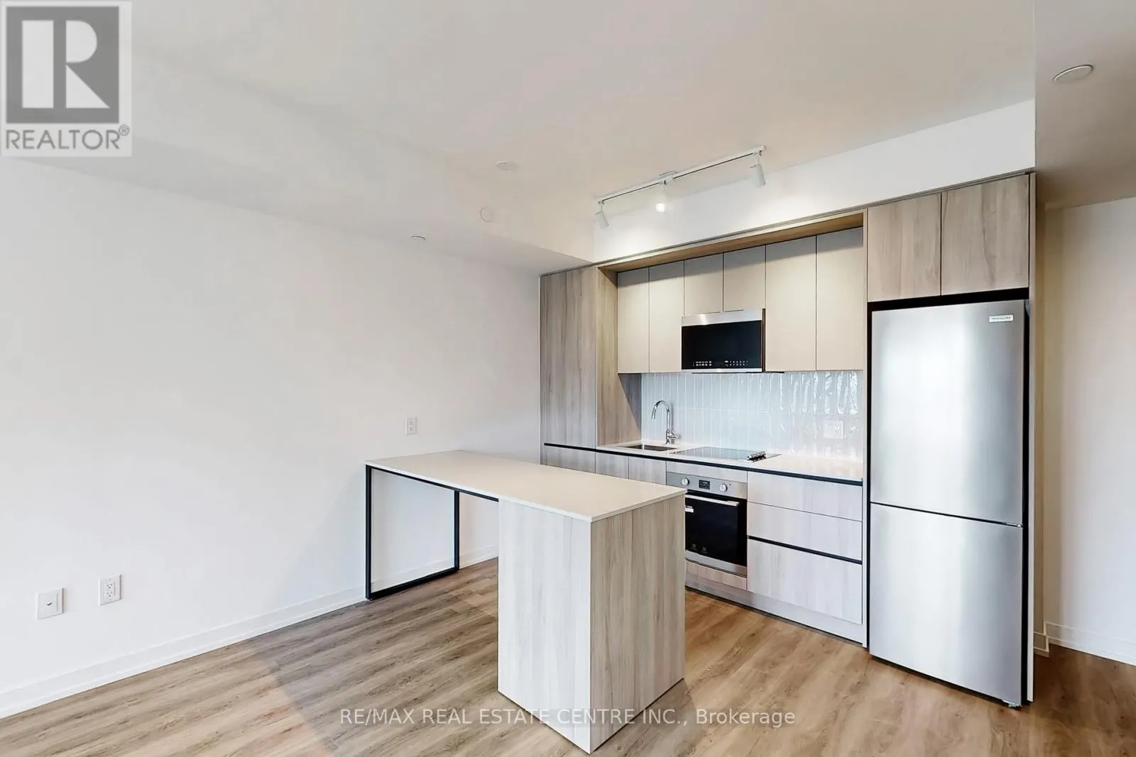922 - 2485 EGLINTON AVENUE W