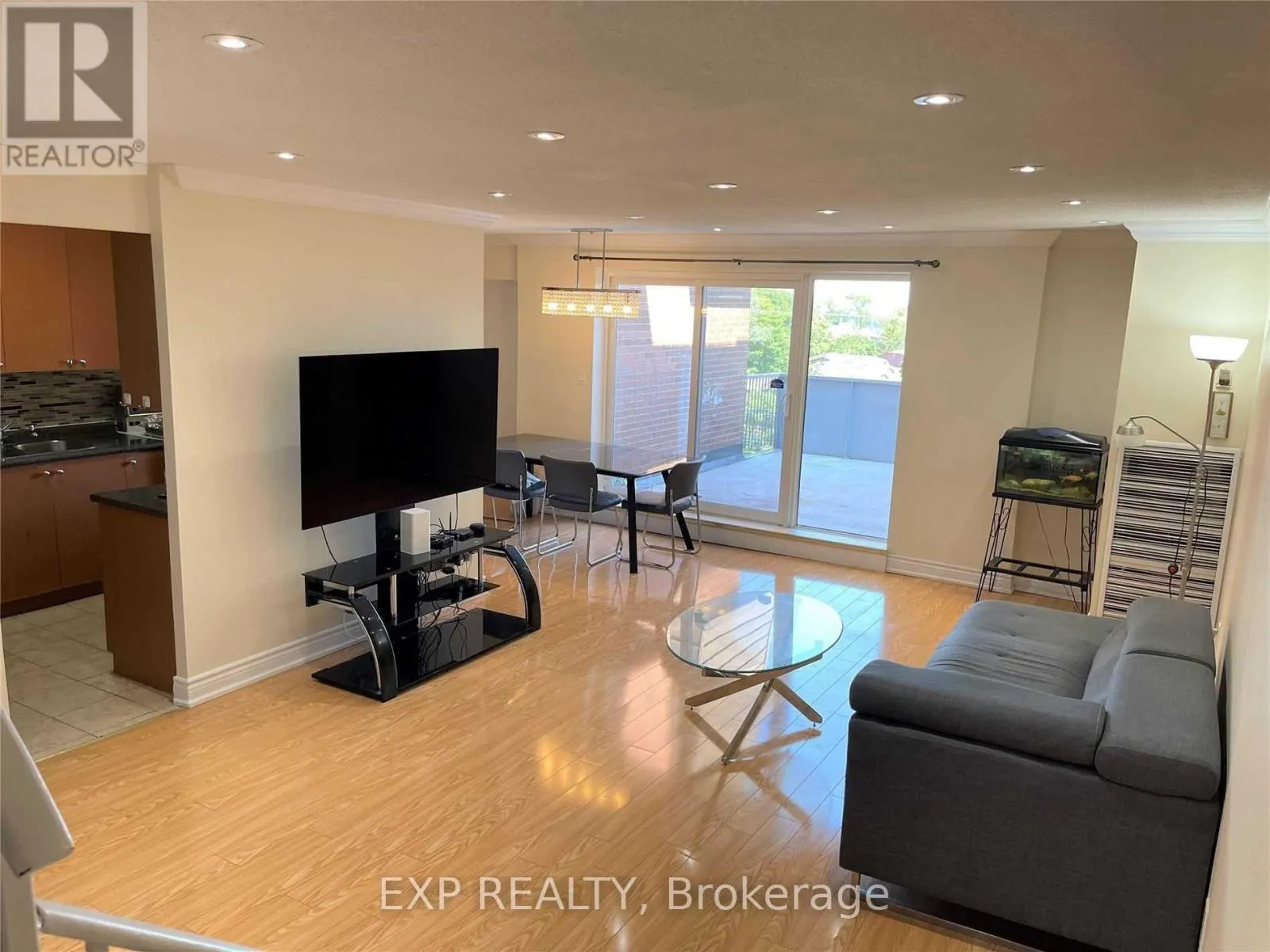 330 - 3025 THE CREDIT WOODLANDS ROAD