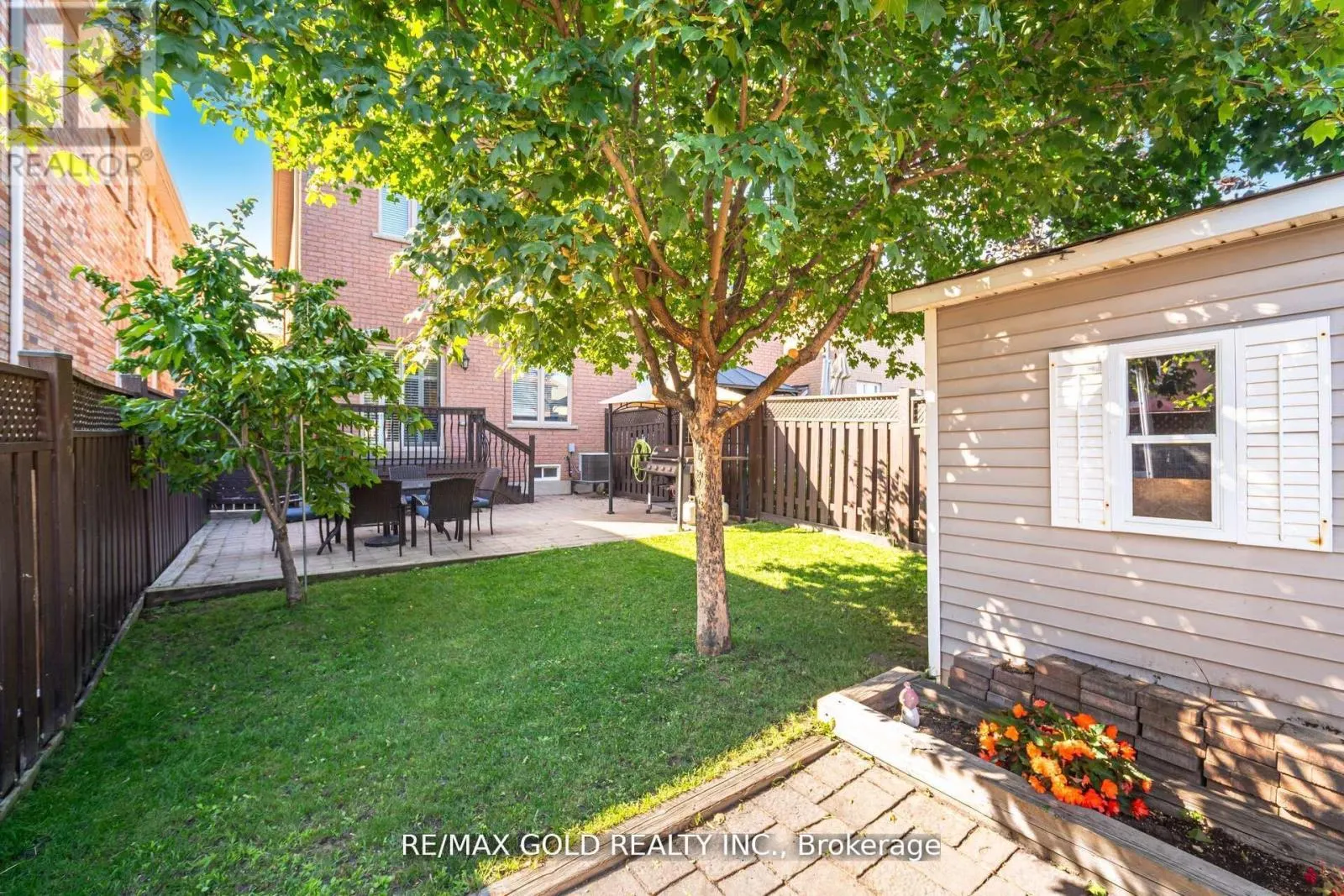 28 VERSAILLES CRESCENT