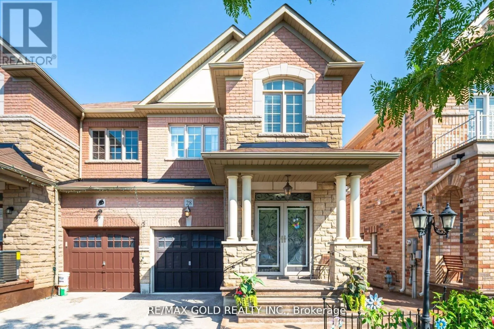 28 VERSAILLES CRESCENT
