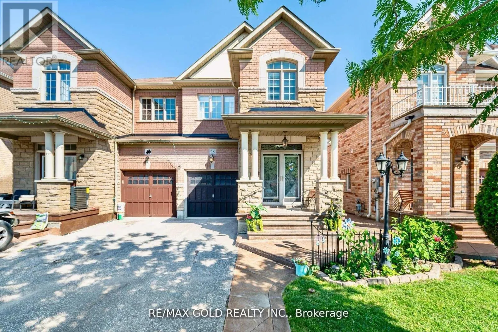 28 VERSAILLES CRESCENT