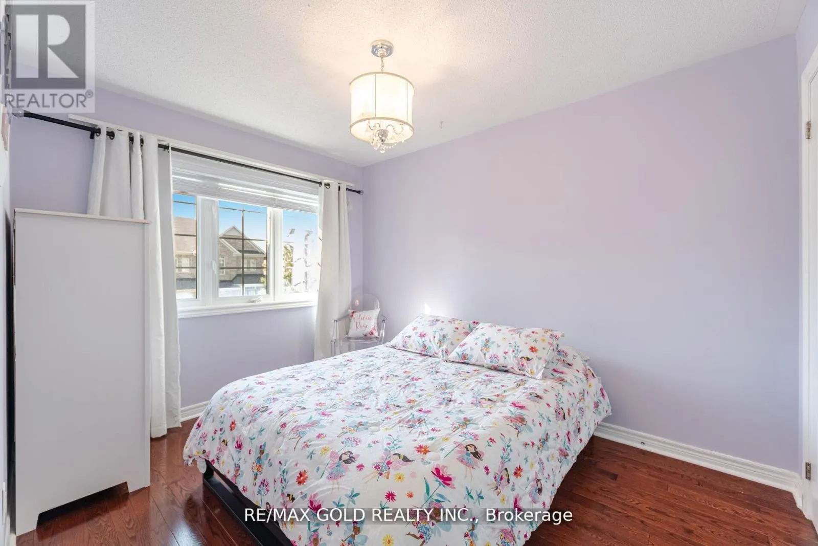 28 VERSAILLES CRESCENT