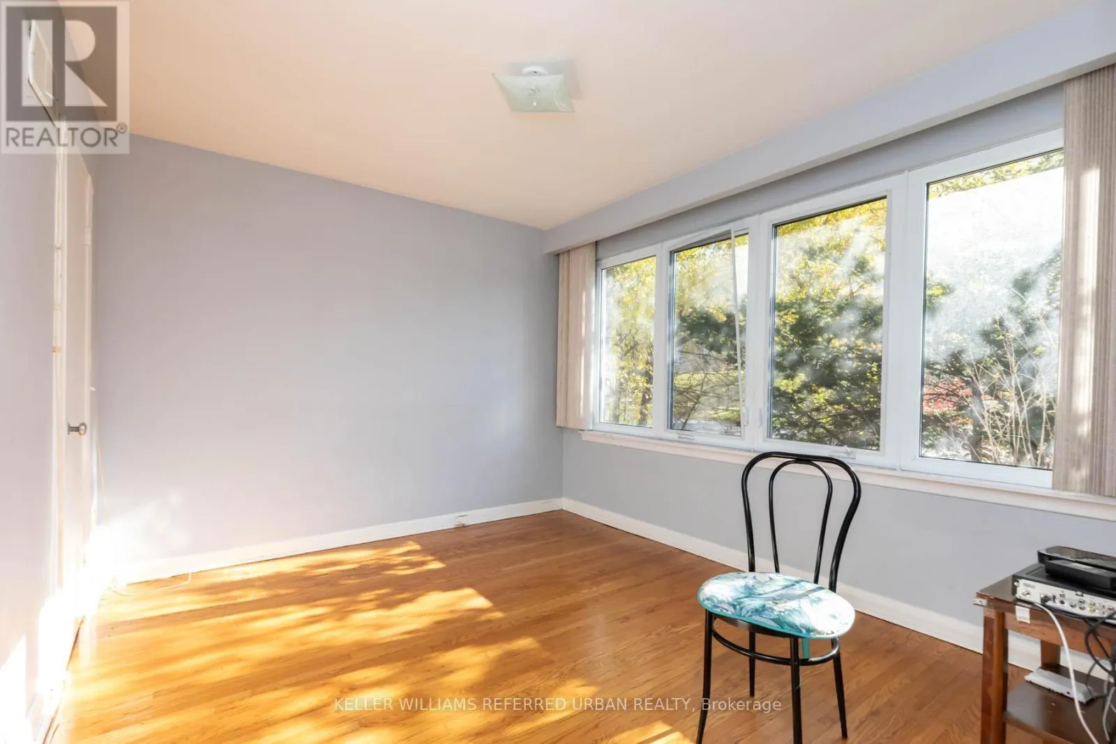 20 GRACEFIELD AVENUE