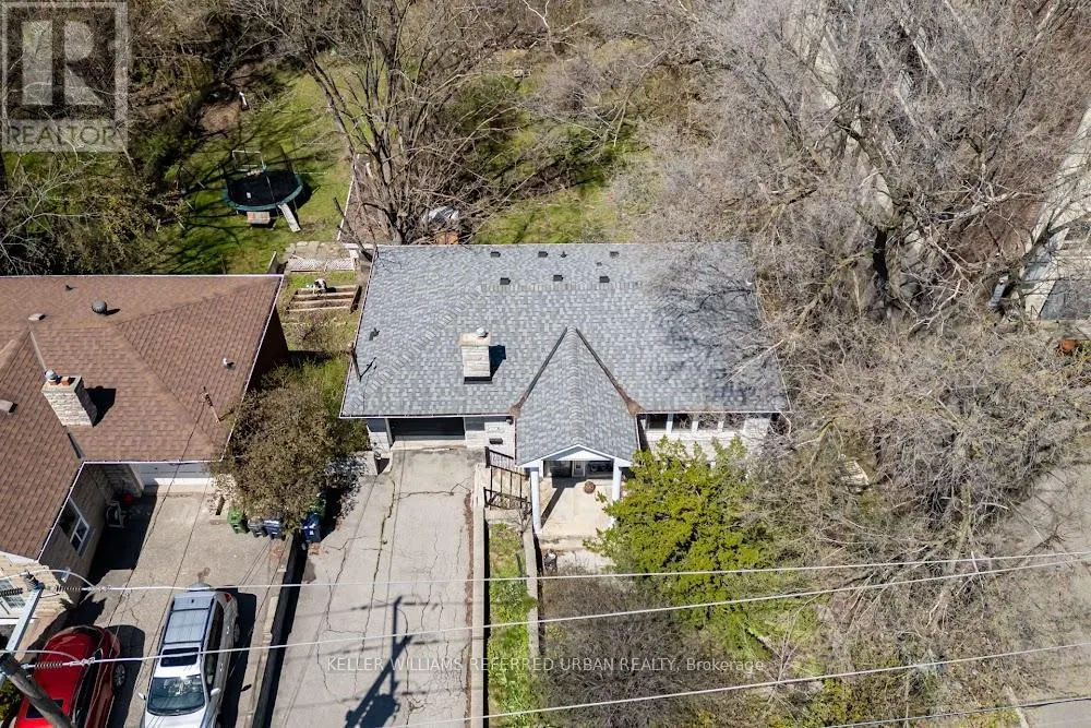 20 GRACEFIELD AVENUE