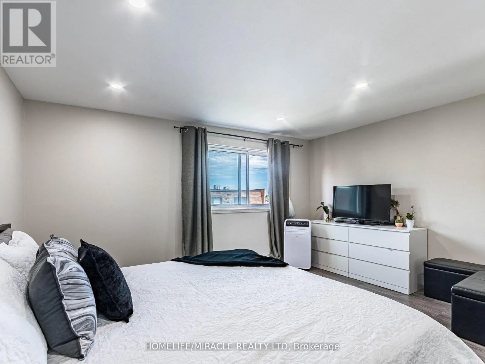 124 - 180 MISSISSAUGA VALLEY BOULEVARD
