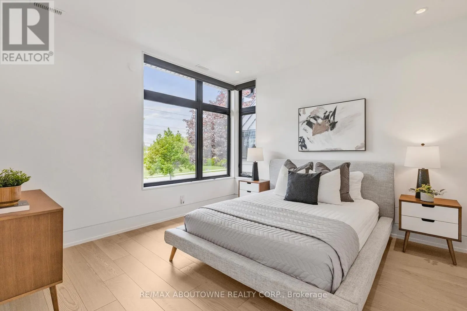 215 MORDEN ROAD