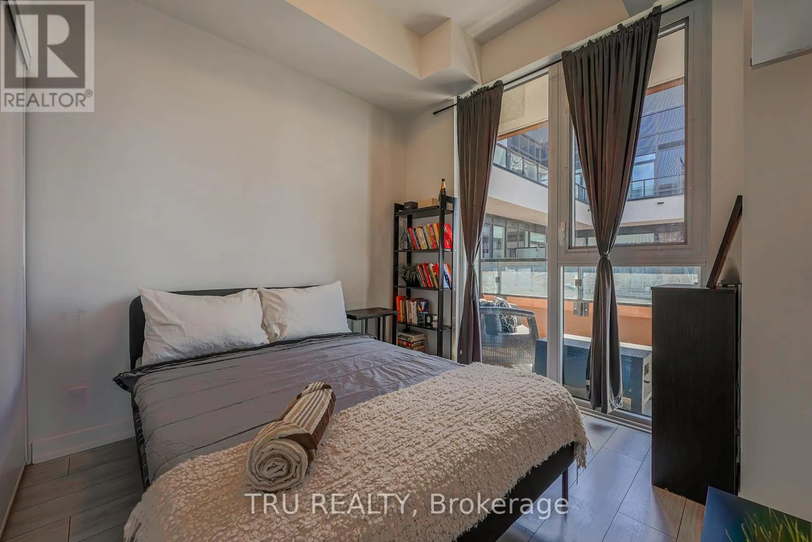 LPH12 - 270 DUFFERIN STREET