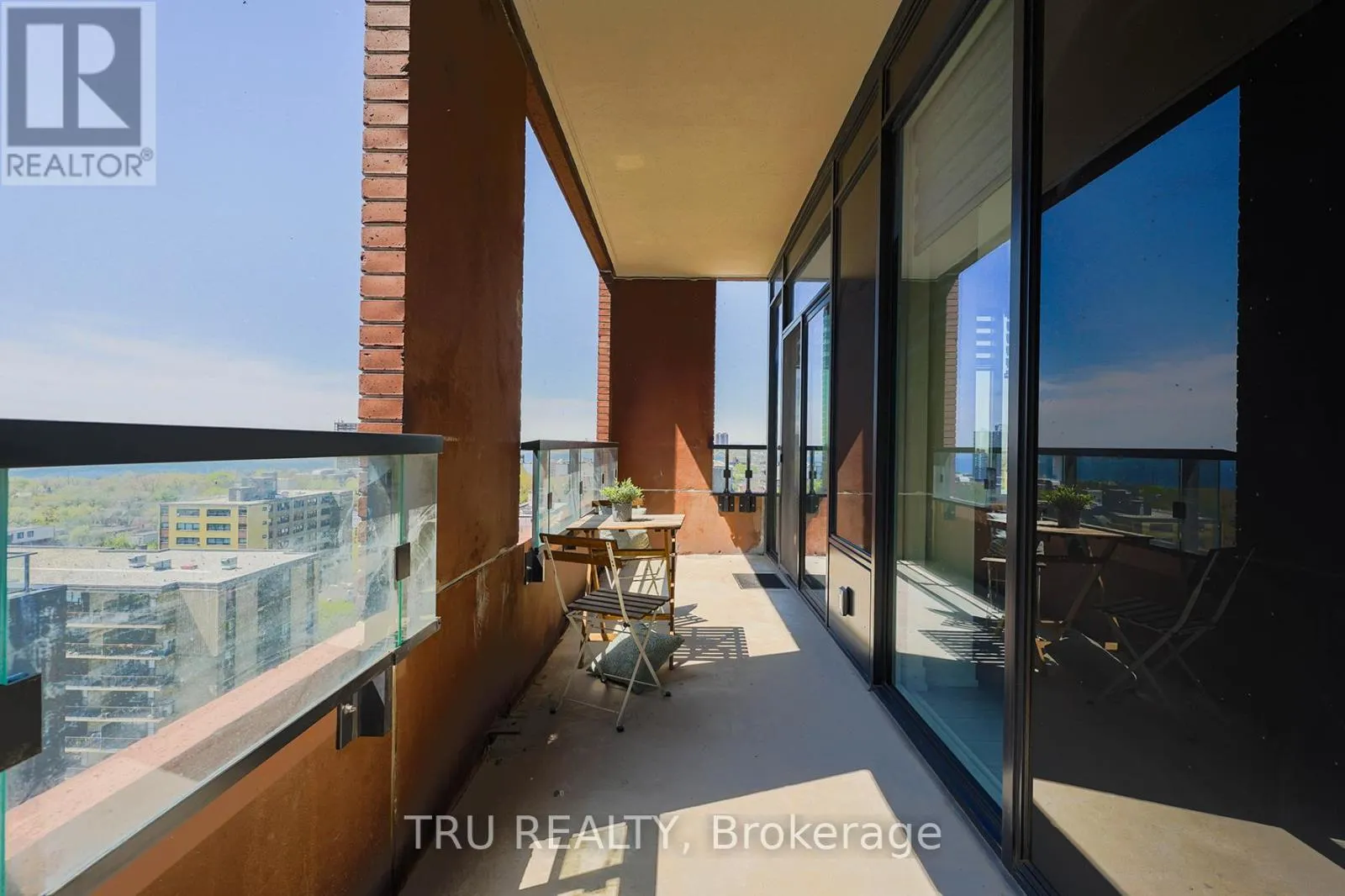 LPH12 - 270 DUFFERIN STREET