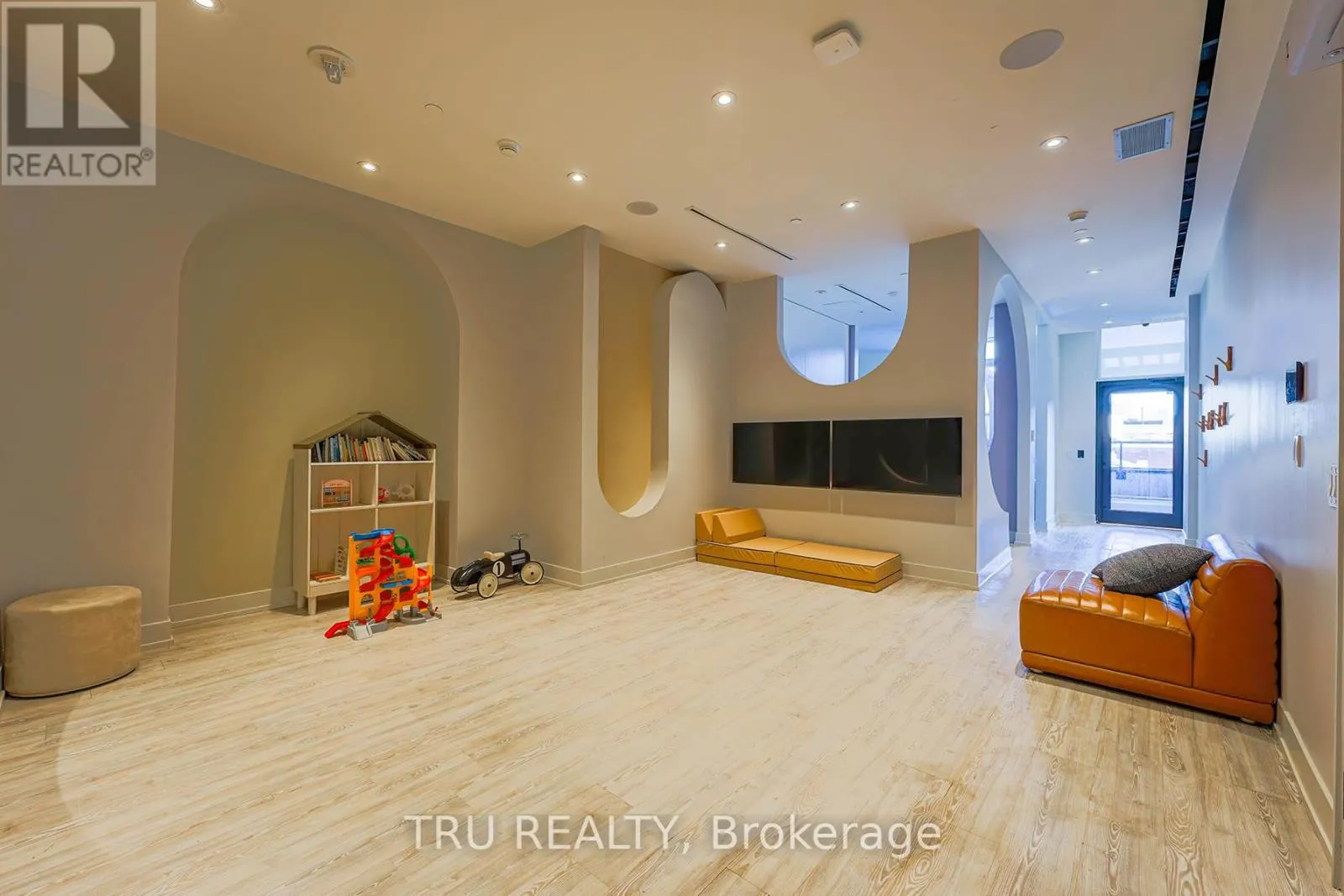 LPH12 - 270 DUFFERIN STREET