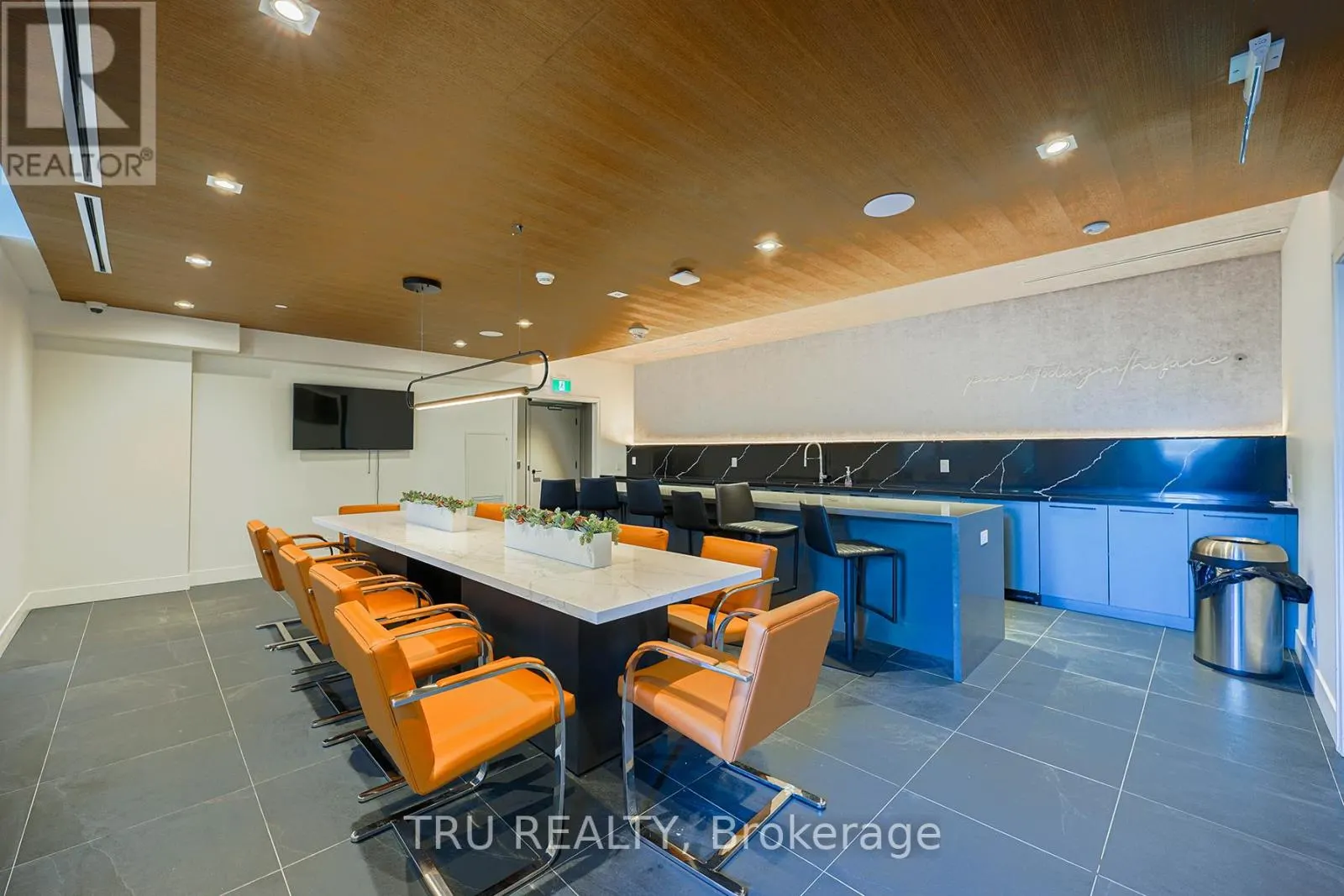 LPH12 - 270 DUFFERIN STREET