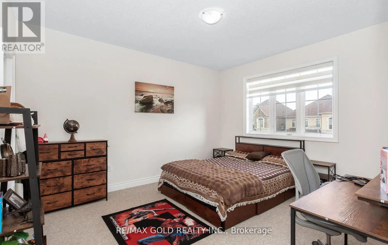 4 BUTTONWOOD ROAD