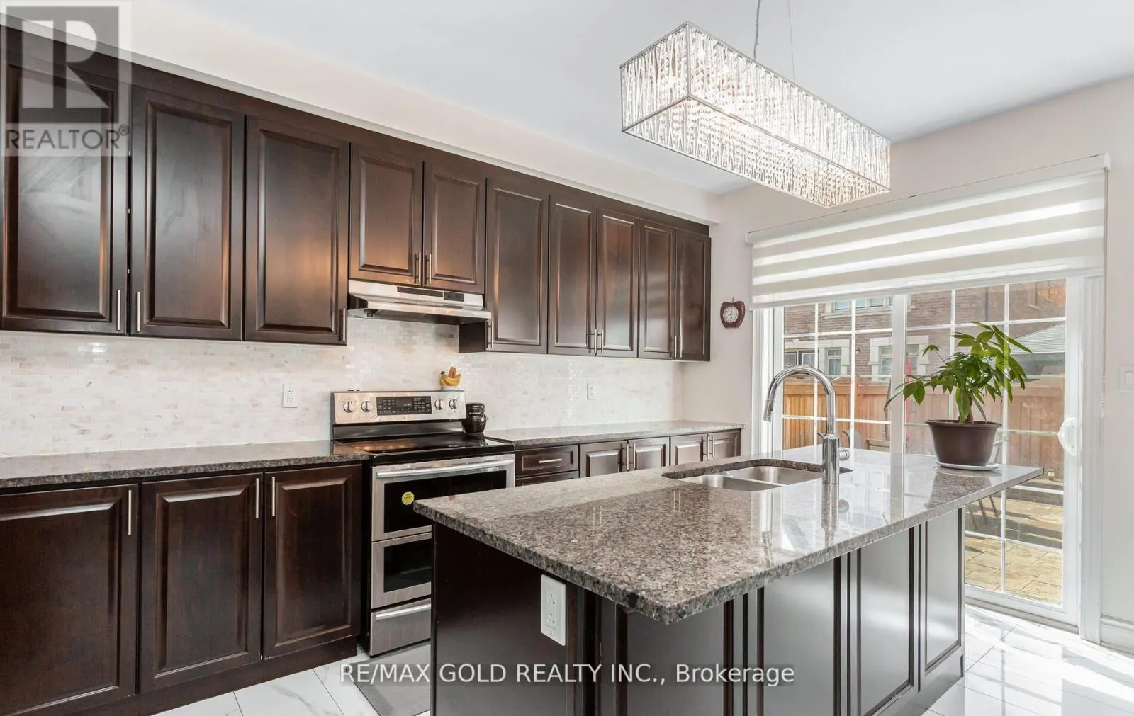 4 BUTTONWOOD ROAD