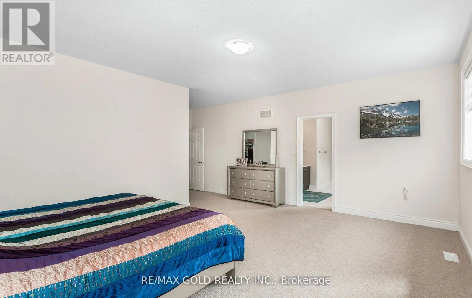 4 BUTTONWOOD ROAD