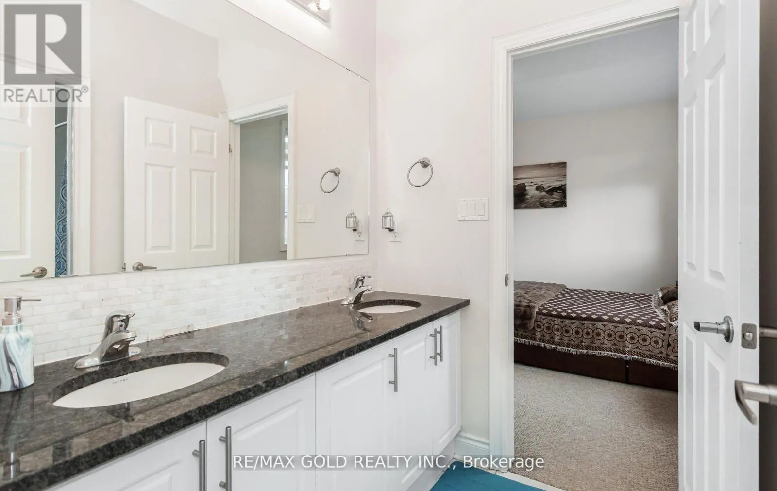 4 BUTTONWOOD ROAD