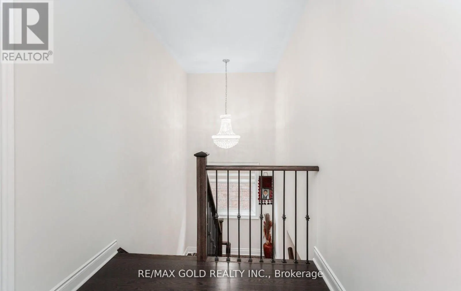 4 BUTTONWOOD ROAD