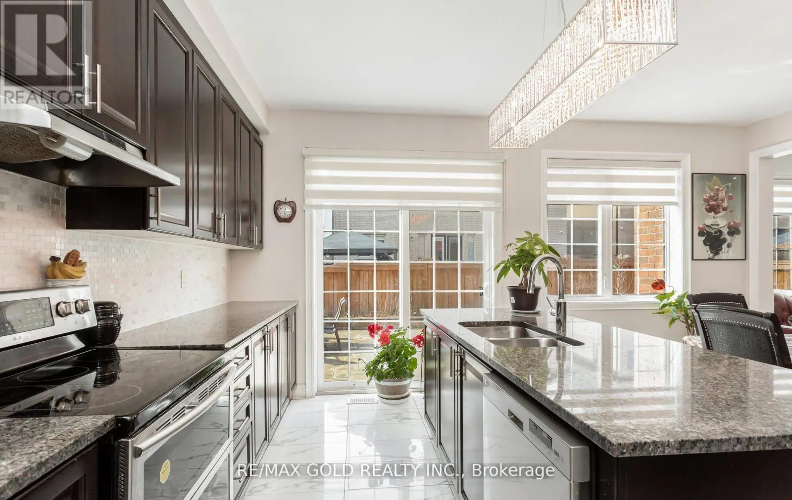 4 BUTTONWOOD ROAD
